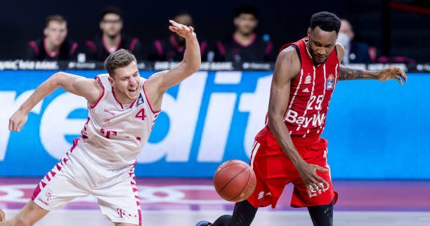 以防守反击 以防守反击