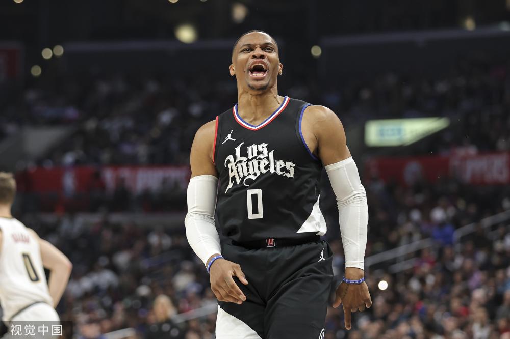 首场比赛中 首场比赛中