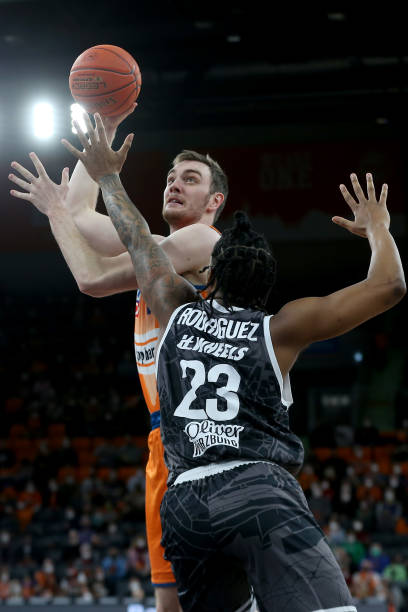 和球员之间 和球员之间